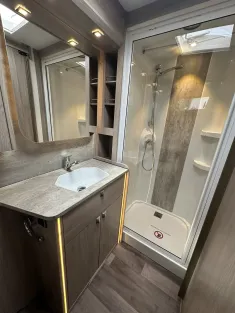 Bild 19 Kabe Hacienda 880 B-TDL Rangierhilfe Truma , Markise
