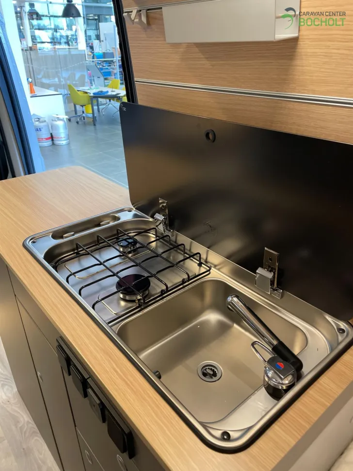 Fahrzeugbild LMC Innovan 600 #13