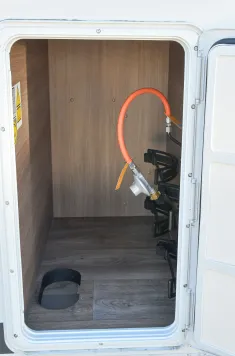 Bild 24 Carado T448 pro+ *5.Sitzpl.*Hubbett*Heckstützen*