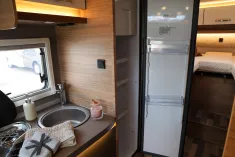 Bild 11 Weinsberg CaraCompact Suite 640 MEG EDITION [PEPPER] Hot Pepper & Licht-Sicht-Paket