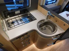 Bild 15 Hymer B-Klasse MC T 680 mit Hubbett