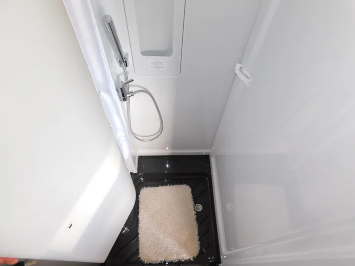 Fahrzeugbild Dethleffs Globetrail 600 DS Fiat Digital-Pkt, Aufstelldach #11