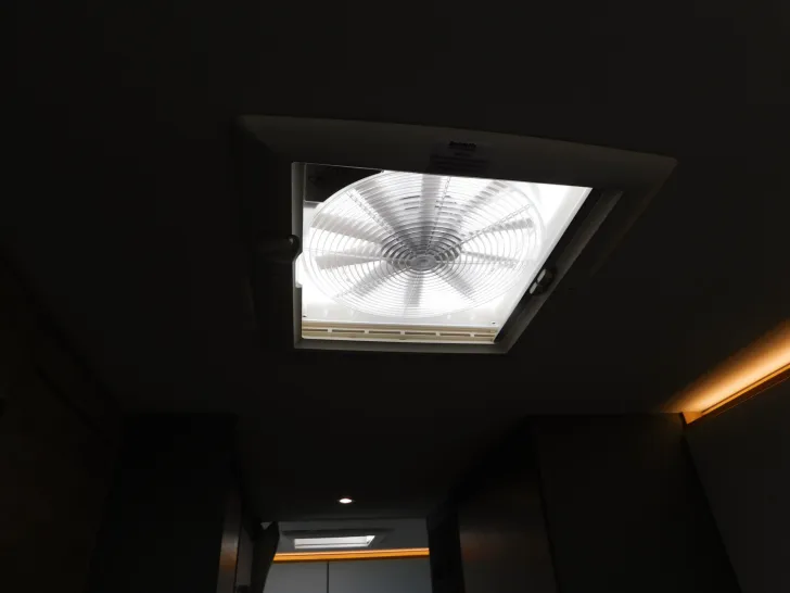 Fahrzeugbild Dethleffs XL A 7872-2 32-Zoll-TV, Radträger, SAT-Anlage #13