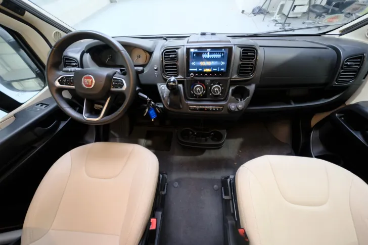 Fahrzeugbild Laika Ecovip 600 / 1.Hand/Festbett / 9-Gang Automatik #8