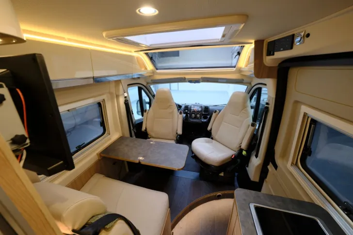 Fahrzeugbild Laika Ecovip 600 / 1.Hand/Festbett / 9-Gang Automatik #11