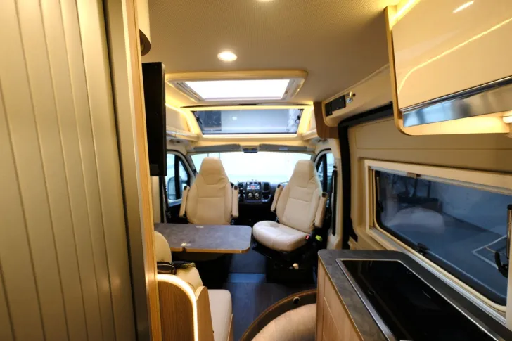 Fahrzeugbild Laika Ecovip 600 / 1.Hand/Festbett / 9-Gang Automatik #14
