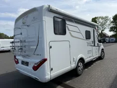 Schräg Hinten