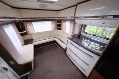 Bild 6 Fendt Saphir 700/Festbett+Rundsitzgruppe/Klimaanlage