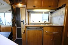 Bild 16 Hymer B 524/Automatik/Festbett+Hubbett/Klima/DPF-Grün