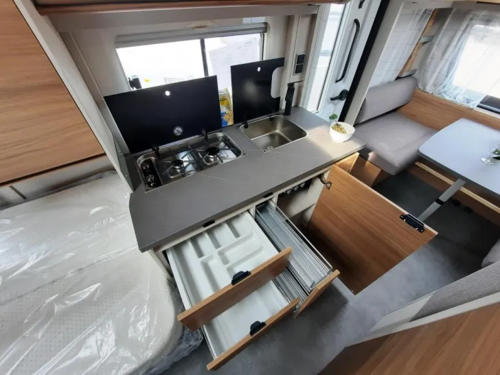 Fahrzeugbild Dethleffs Nomad 460 EL Verfüg./Sparen Sie 5.183,- € #9