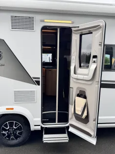Bild 10 Knaus L!VE WAVE 650 MF Platinum Selection Abstandstempomat, SafetyPack