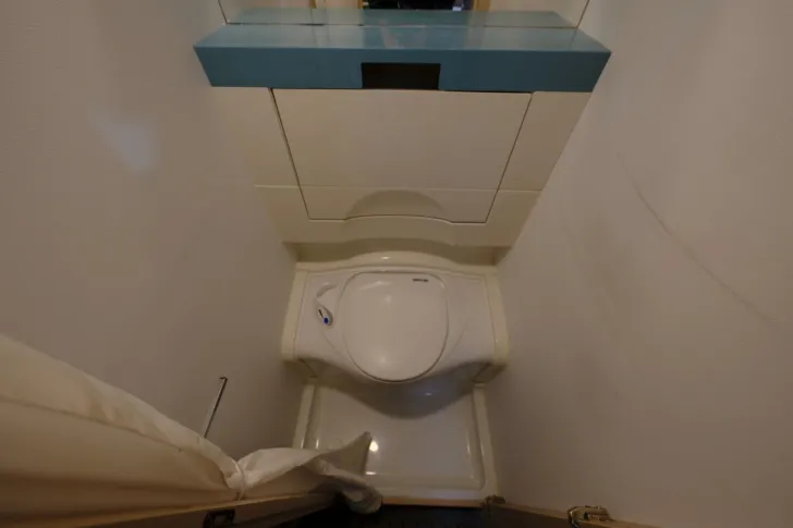 Fahrzeugbild Adria Aviva 400 PS/Festbett/Seitensitzgruppe/Mover #16