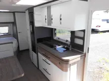Fahrzeugbild Hobby Excellent Edition 650 KMFe 2025 2200kg., Teppichboden #10