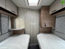 Fahrzeugbild Knaus Sport 500 EU Einzelbetten 1700kg Rundsitzgruppe #25