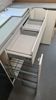 Bild 11 Adria Adora 613 UL XXL-Sitzgruppe