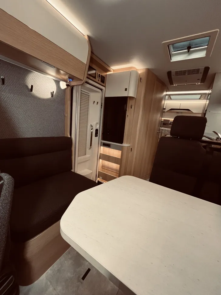 Fahrzeugbild Hymer B-Klasse MC I 550 BlackLine Dachklima, kein Hubbett, Solar #8