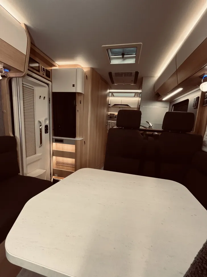 Fahrzeugbild Hymer B-Klasse MC I 550 BlackLine Dachklima, kein Hubbett, Solar #9