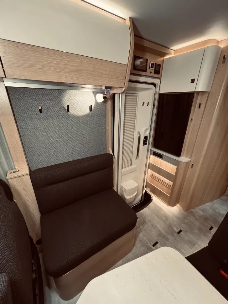 Fahrzeugbild Hymer B-Klasse MC I 550 BlackLine Dachklima, kein Hubbett, Solar #11
