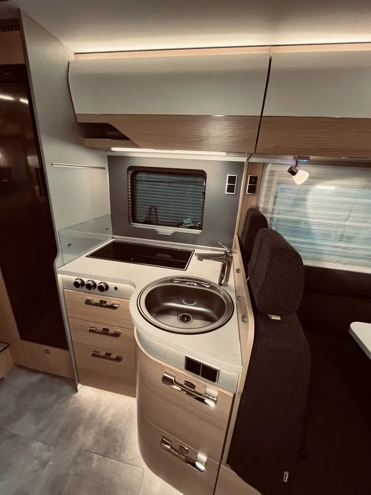 Fahrzeugbild Hymer B-Klasse MC I 550 BlackLine Dachklima, kein Hubbett, Solar #15