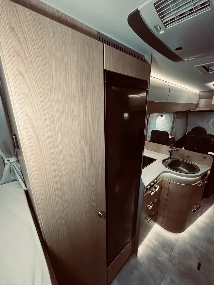 Fahrzeugbild Hymer B-Klasse MC I 550 BlackLine Dachklima, kein Hubbett, Solar #18