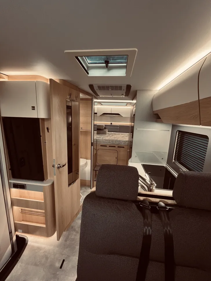 Fahrzeugbild Hymer B-Klasse MC I 550 BlackLine Dachklima, kein Hubbett, Solar #23