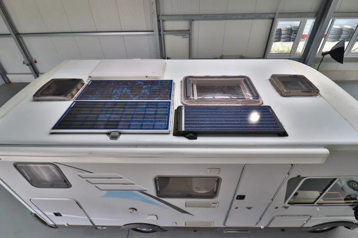 Fahrzeugbild Hymer B 504/Festbett+Hubbett/Klima/Solar/DPF-Grün #6