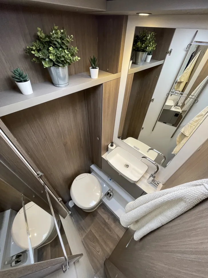 Fahrzeugbild Carado T447 Ford *RFK*Hubbett*Fahrradträger* #36