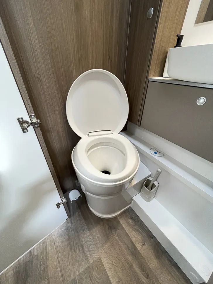 Fahrzeugbild Carado T447 Ford *RFK*Hubbett*Fahrradträger* #38