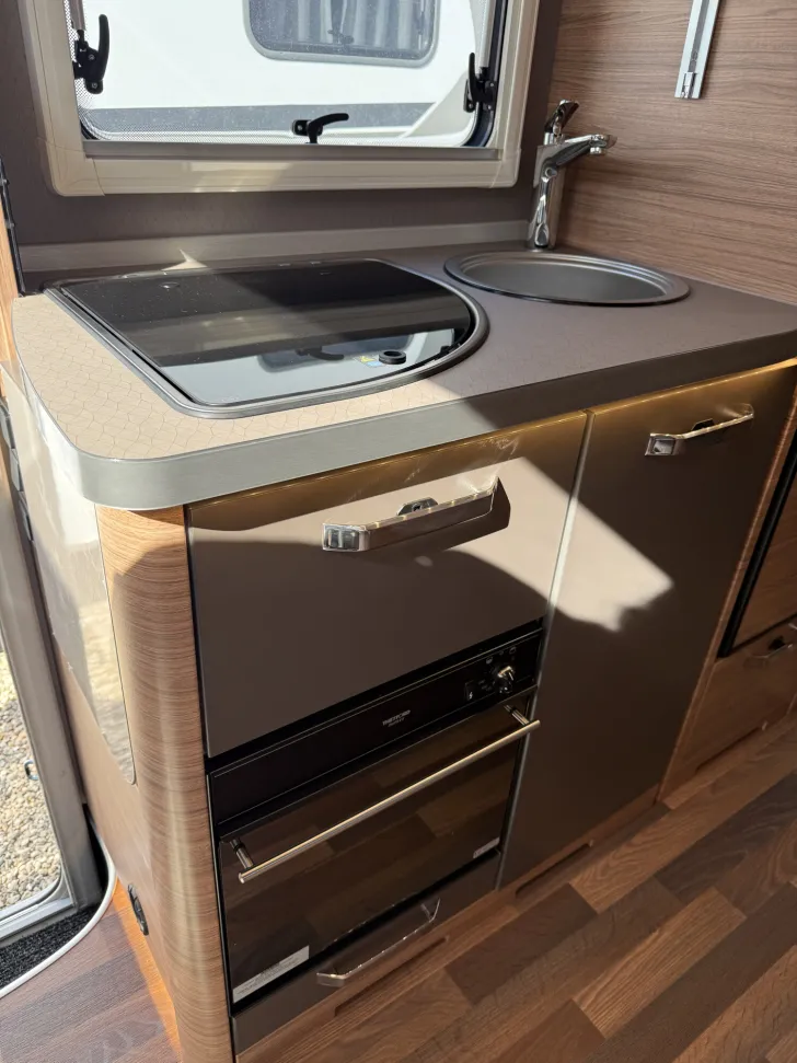Fahrzeugbild Weinsberg CaraCompact Suite MB EDITION PEPPER 640 MEG 2025 #17