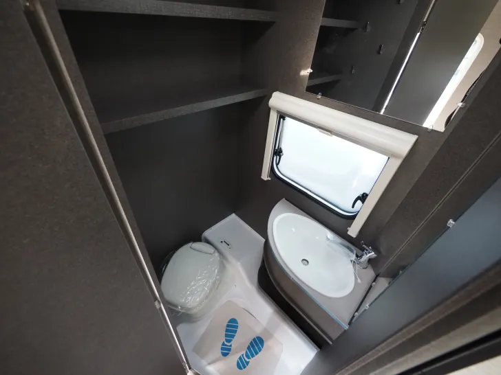 Fahrzeugbild Dethleffs C'Joy 480 QLK, Dynamic & Touring, Dusche #12