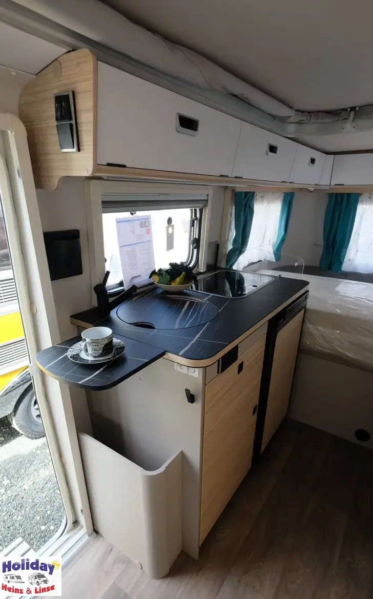 Fahrzeugbild Hymer Eriba Touring 530 Harbour Blue Edition Auflastung 1.400 kg #13