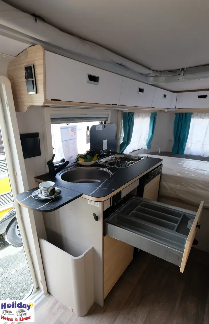 Fahrzeugbild Hymer Eriba Touring 530 Harbour Blue Edition Auflastung 1.400 kg #14