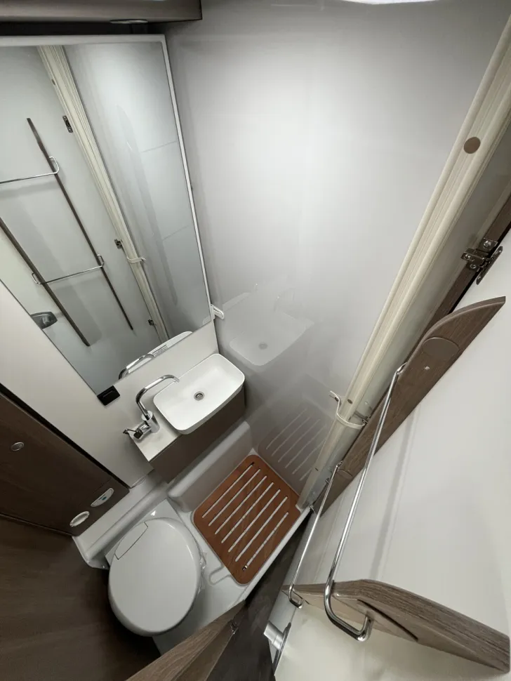 Fahrzeugbild Carado I 338 #9