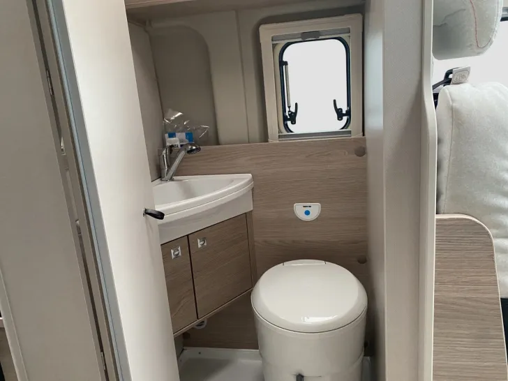 Fahrzeugbild Bürstner Campeo C 540 4x4 Navi/RFK/Markise/Fahrradträger #13