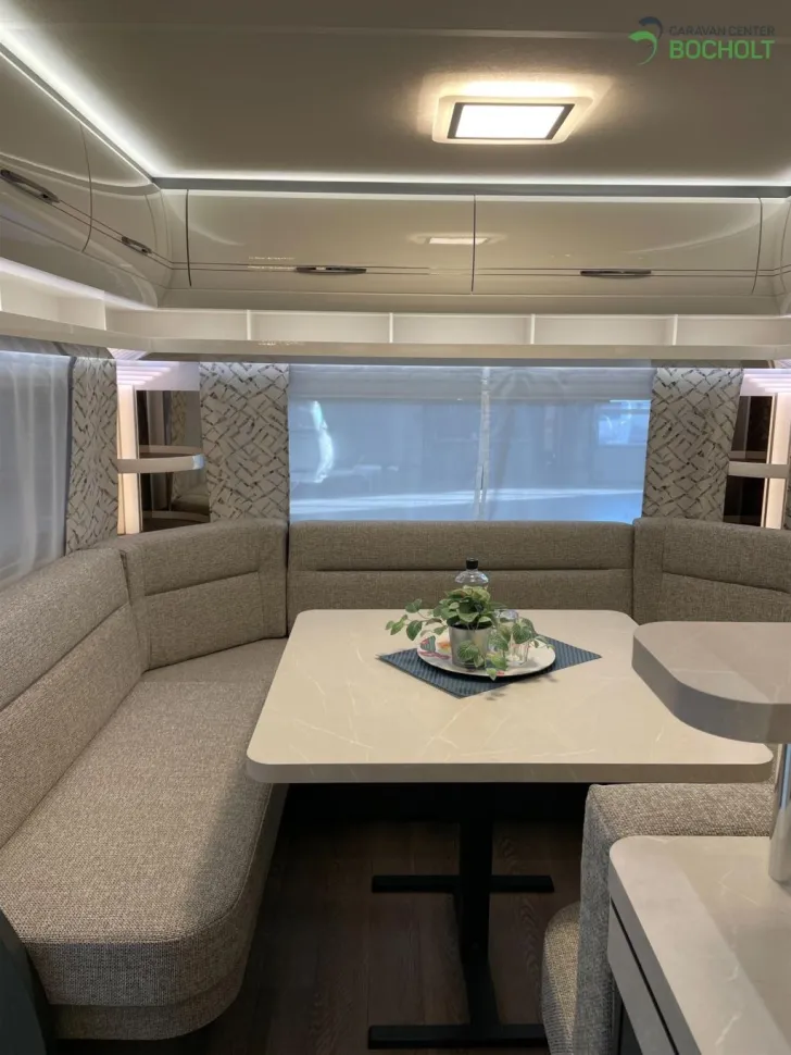 Fahrzeugbild Hobby Excellent 560 CFe Modell 2025 / 2000 kg #9