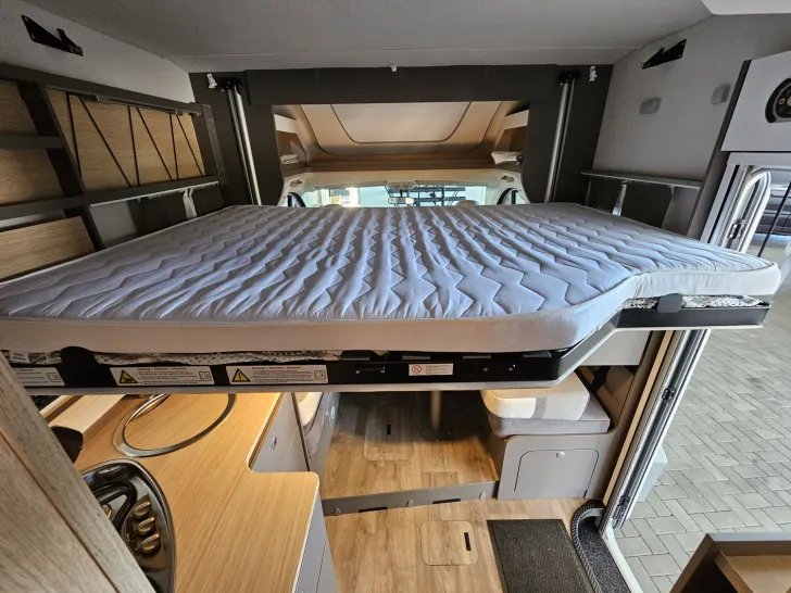 Fahrzeugbild LMC Tourer Lift H 720 Couch Couch #6