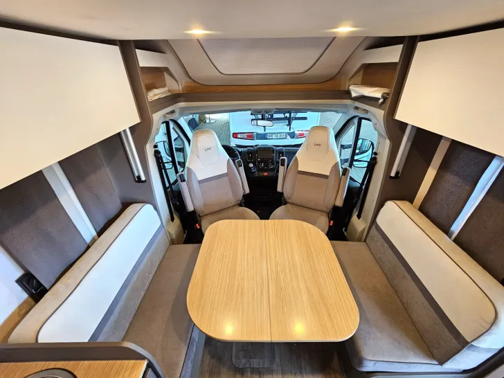 Fahrzeugbild LMC Tourer Lift H 720 Couch Couch #14