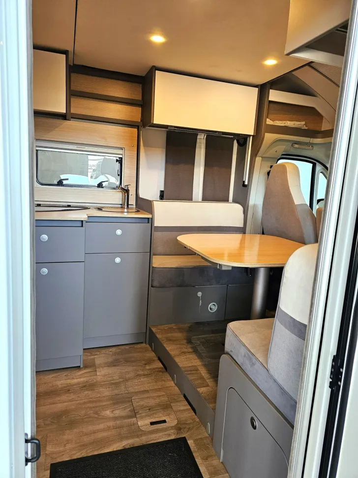 Fahrzeugbild LMC Tourer Lift H 720 Couch Couch #15