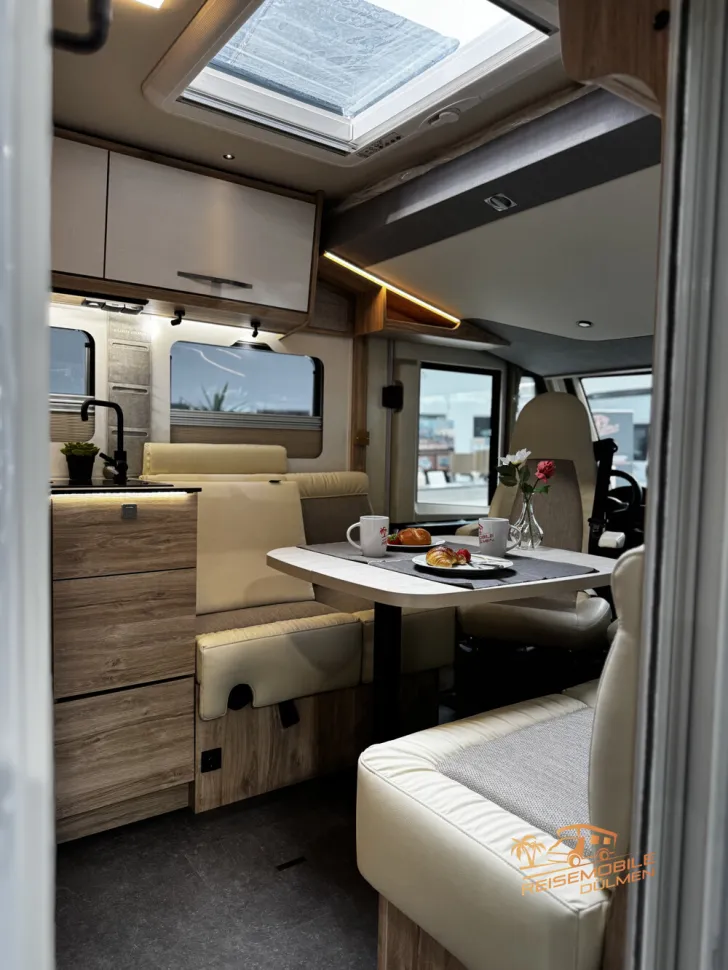 Fahrzeugbild Eura Mobil Integra Line 720 EF Hubbett #9