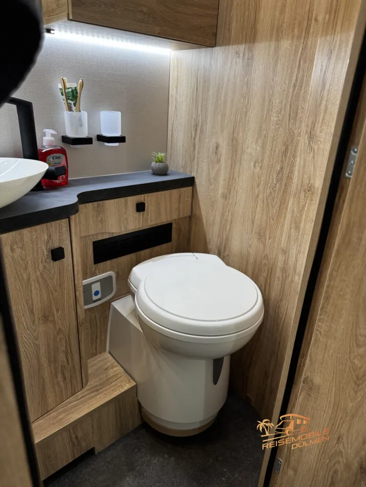 Fahrzeugbild Eura Mobil Integra Line 720 EF Hubbett #18