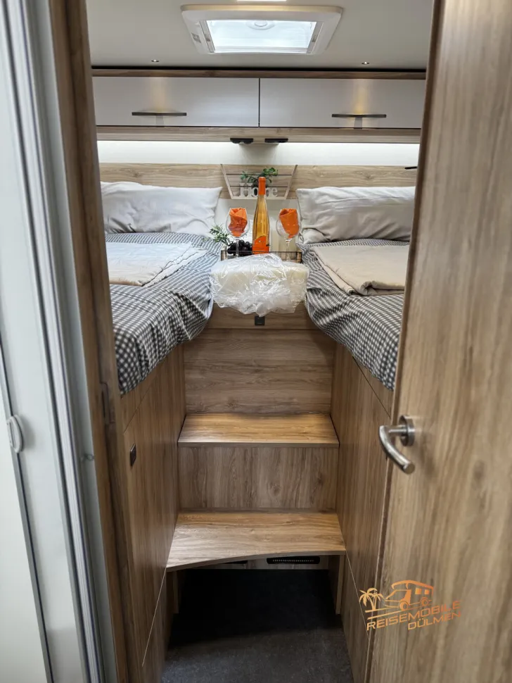 Fahrzeugbild Eura Mobil Integra Line 720 EF Hubbett #19