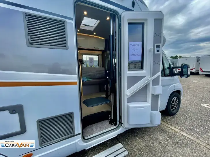 Fahrzeugbild Bürstner Lyseo TD 736 Rolli barrierefrei #4