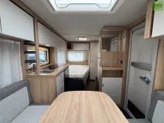 Bild 11 Knaus Sport 450 FU Dusche 1800kg Französisches Bett