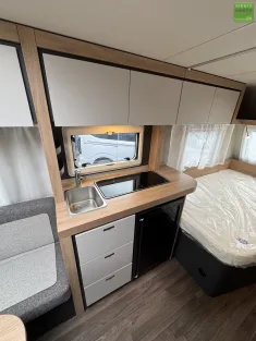 Bild 14 Knaus Sport 450 FU Dusche 1800kg Französisches Bett