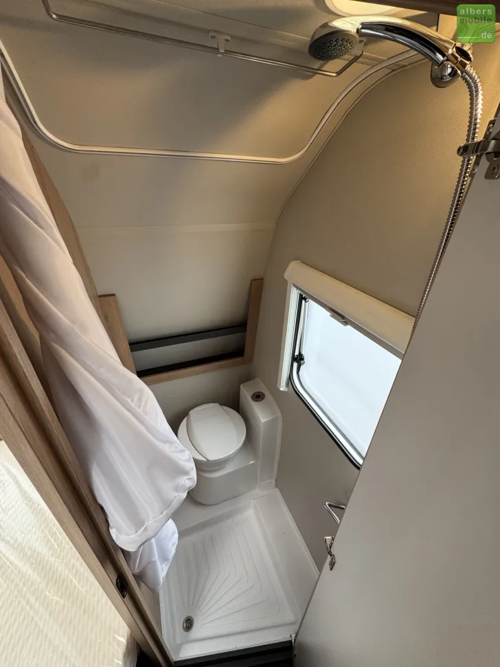 Fahrzeugbild Knaus Sport 450 FU Dusche 1800kg Französisches Bett #19