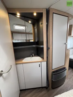 Bild 22 Knaus Sport 450 FU Dusche 1800kg Französisches Bett