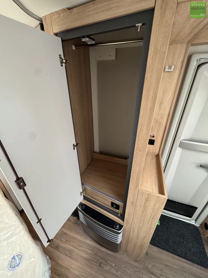 Fahrzeugbild Knaus Sport 450 FU Dusche 1800kg Französisches Bett #25
