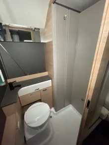 Schräg Vorne Knaus Yaseo 500 DK