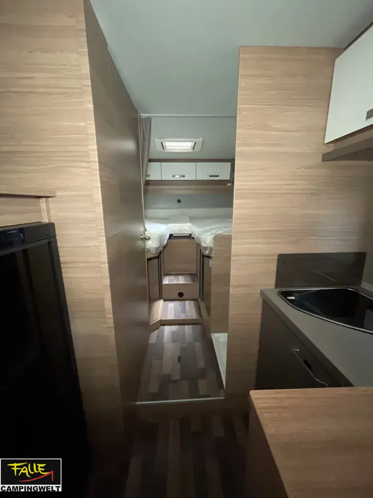 Sicht vorne-hinten Weinsberg CaraSuite 700 ME Lager Abverkauf