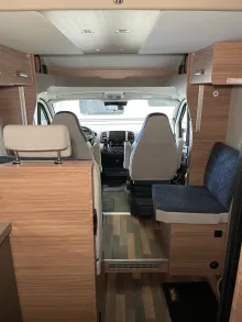 Sicht vorne-hinten Weinsberg CaraSuite 700 ME Lager Abverkauf